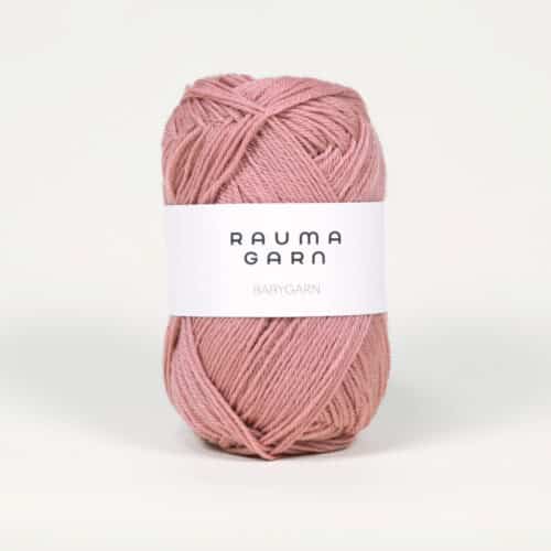 Merino uld | Rauma Babygarn | 99 gammelrosa er et lækkert merino uldgarn perfekt til projekter til de mindste, men også til mennesker, der synes uld kan kradse. Da merino ulden føles meget blød mod huden. Ulden er produceret hos norske Rauma garn og ulden kommer fra mulesing fri spanske får. Dyrevelfærden er i fokus.