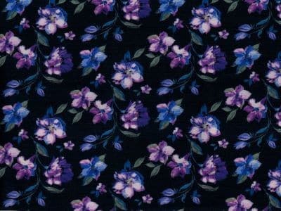 Violette blomster på marineblå viscosejersey
